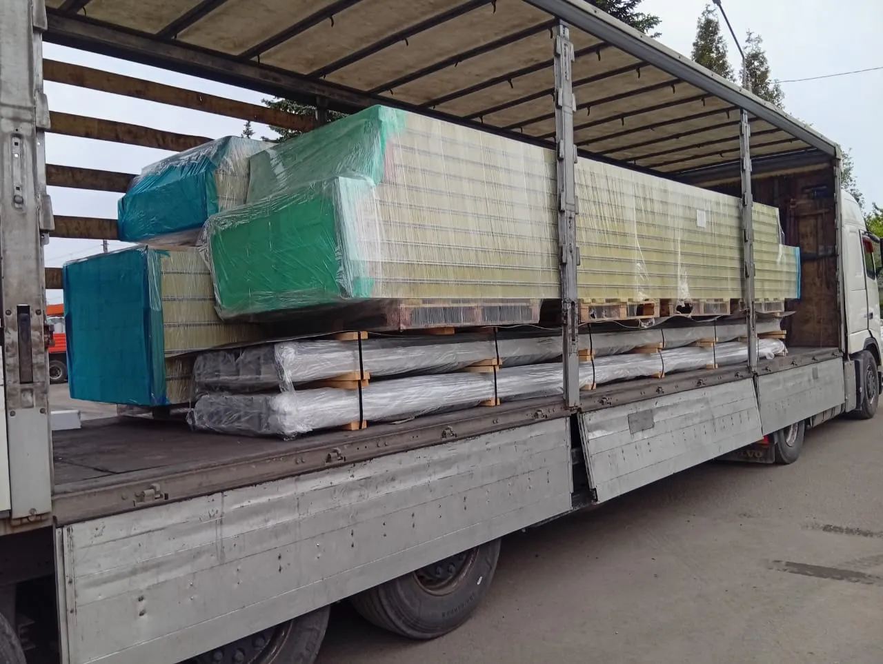 Поставка сэндвич-панелей с наполнением минеральной ватой для строительства ангара в г. Рязань